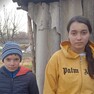 În secolul 21, o fetiță premiantă trăiește alături de familia ei într-o locuință fără curent și fără apă!