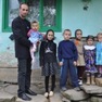 Drama a şapte copii orfani de mamă pe care încă o aşteaptă